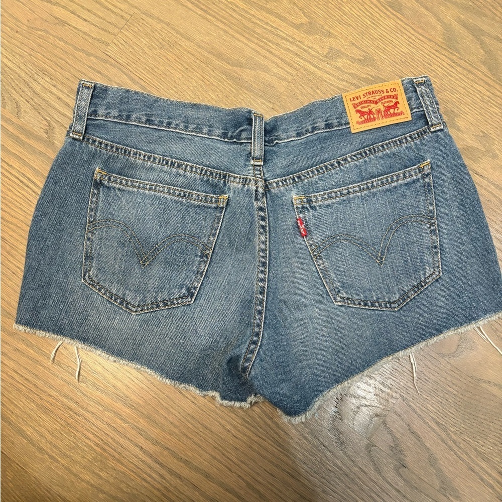 Levi’s Jean Shorts Metal Stud Embellishment women’s size 29 - Picture 5 of 7